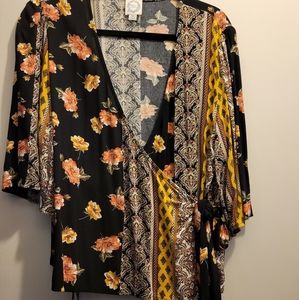Floral patterned wrap top size xl